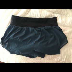 lulu shorts! built in spandex